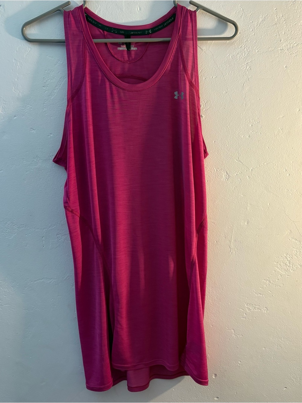 Under Armour HeatGear Loose Fit Pink Sleeveless Workout Tank Top Women’s Small